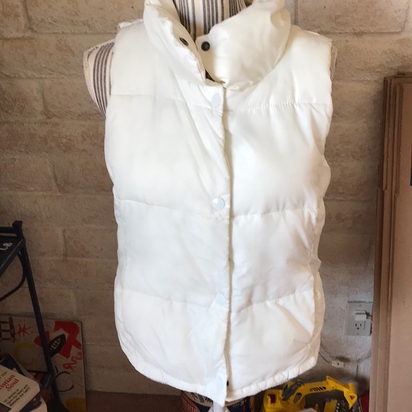 white bubble vest